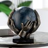Skulptur &quot;Save the World&quot;