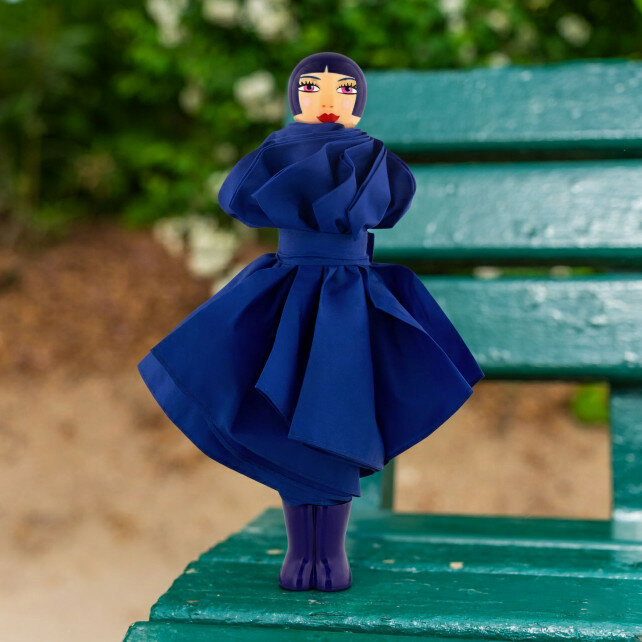 Paraplu. Rain Parade.Blauw. Pylones.