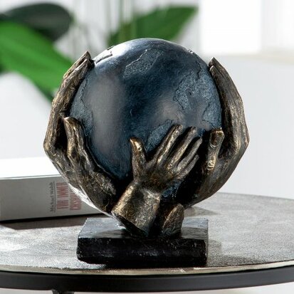 Skulptur "Save the World"