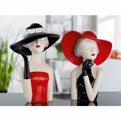 Poly Figur Lady met zwarte hoed.