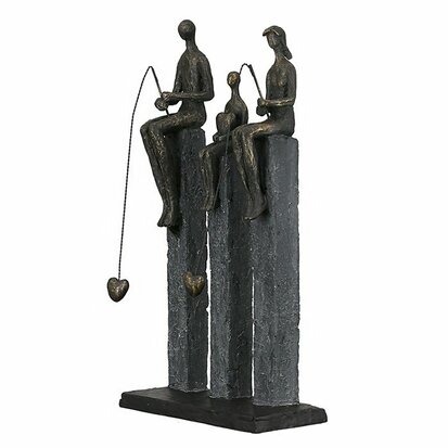 Sculpture "FISHING" 3 bronze figuren,3 harten, zittend op grijze pilaren.
