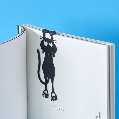Boekenlegger/bookmark Curious cat. Kat zwart.Balvi.