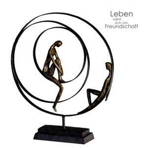 Sculpture. Leven voedt zich met vriendschap. 