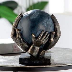 Poly Skulptur "Save the World"